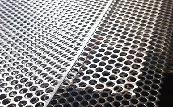 Le trou rond perforé ASTM de plat d'acier inoxydable d'AISI SS321 a perforé la feuille