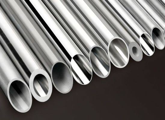 les tubes et tuyaux sans soudure, en acier en acier du tube ASTM de force de la chaleur 304H ont poli la surface lumineuse